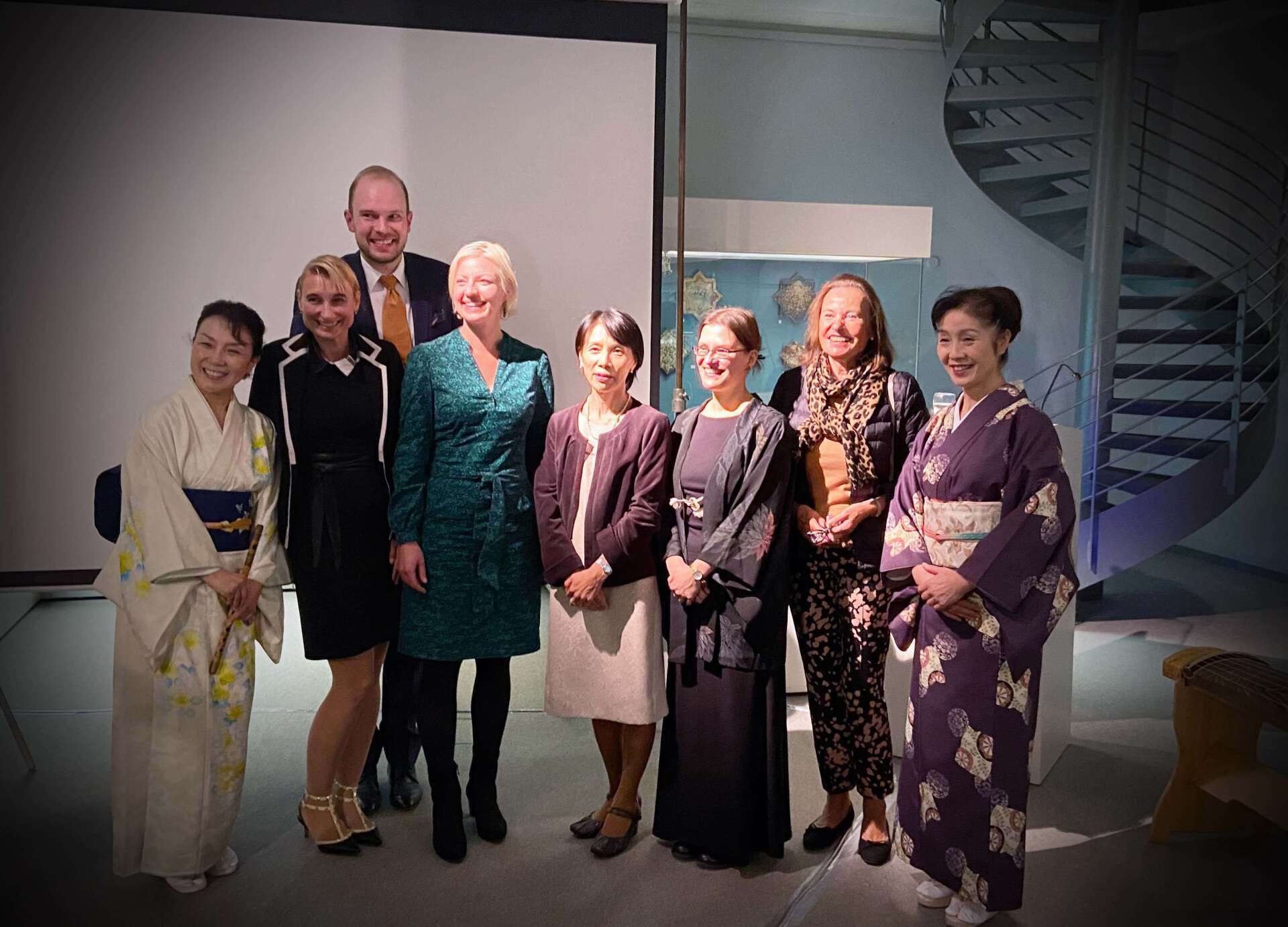 Alethea Magazine: Opening evening 19 October 2022 at Hetjens-Museum: From left: Musician Yuko Kojima-Bauer, Dr. Daniela Antonin, Director of the Museum, Deputy Director and Curator of the exhibition, Dr. Wilko Beckmann, Ms Clara Gerlach, Mayor of the State Capital Düsseldorf, Curator Dr. Christina Kallieris, Mrs Setsuko Kawahara, Consul General of Japan in Düsseldorf, and Musician Tomoko Schmidt.