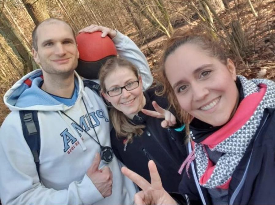 Personal Training Duo Berlin, Potsdam, Oberhavel mit Trainer Benjamin Müske und zwei aktiven Sportlerinnen am Ende der Duo Training Einheit