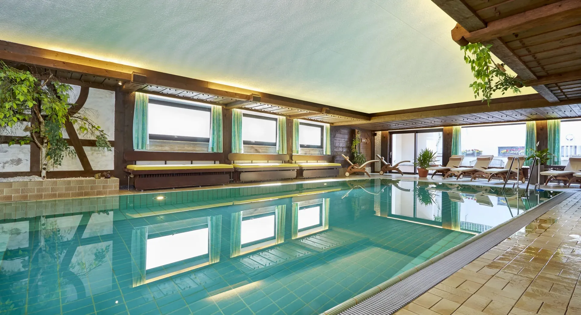 WASSER WIRKT WUNDER, BEIM SCHWIMMEN ODER EINER KNEIPP-KUR