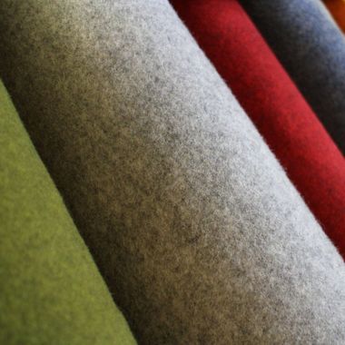 Die Maßschneiderei Scheffel in Speyer fertigt individuelle Bekleidung: Vielfalt statt Uniform, mit hochwertigen Materialien, passend zu jeder Jahreszeit. Stoffe, Wolle, Filz und Kurzwaren der Maßschneiderei Scheffel in der Roßmarktstraße Speyer