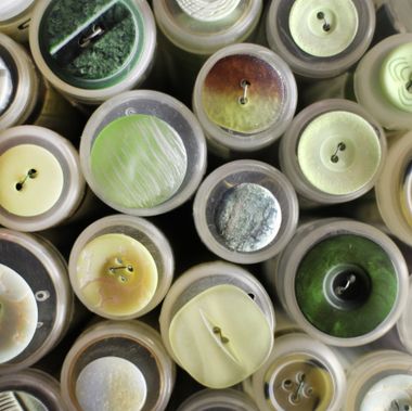 Vielfältige Stoffe, Kurzwaren, Knöpfe finden Sie bei Uns in der Roßmarktstraße Speyer Die Maßschneiderei Speyer setzt auf Vielfalt statt Uniform