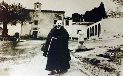 San Giovanni à l'arrivée de Padre Pio Padre Pio horizon-spirituel.com