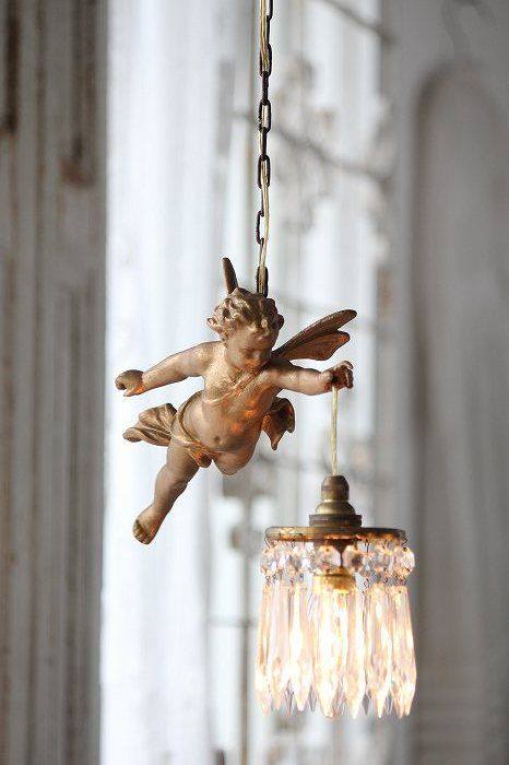 Ceux qui sont prés de nous Luminaire ange horizon-spirituel.com