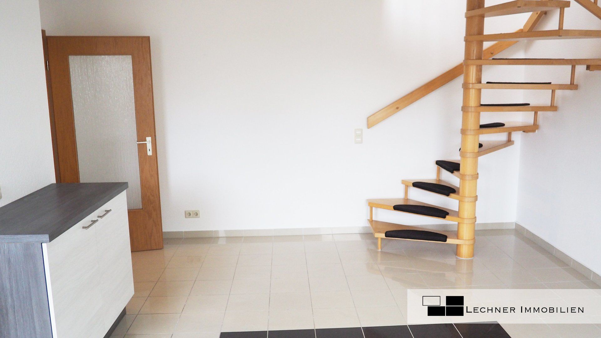 wohnzimmer wohnung marbach mit treppe