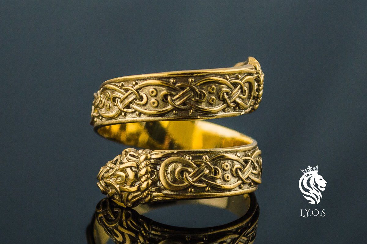 Schlangen-Ring mit Ornamenten, Gold 585 oder 750 Goldener Schlangenring mit Ornamenten, nordisches Design