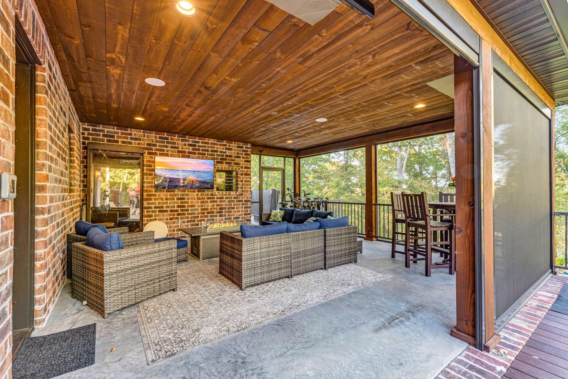 An photo of a screened in patio. Professional real estate photo by Jennifer White Timeless Moments Photography. Home built by Old World Cottages near Springfield Missouri.