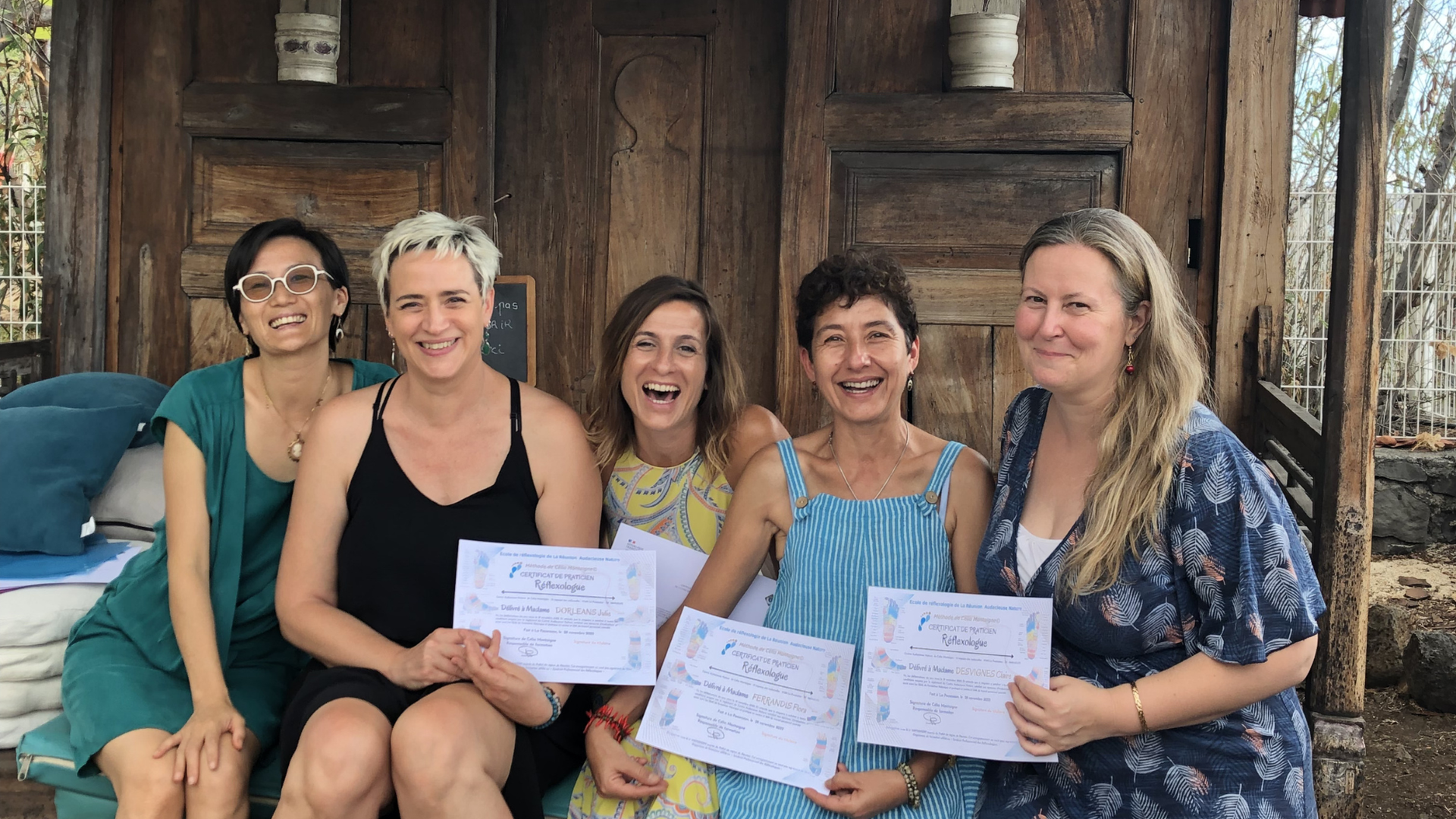 Audacieuse Nature, formation, Réflexologie plantaire, Réflexologie palmaire, Réflexologie auriculaire, Réflexologie faciale, aromatologie, 400h, e-learning, distanciel, asynchrone, synchrone, devenir réflexologue, le métier de réflexologue, se former, reconversion professionnelle, certifiante, certification, Célia Montaigne, formatrice, RNCP, qualiopi, financement par un tiers. Norme AFNOR