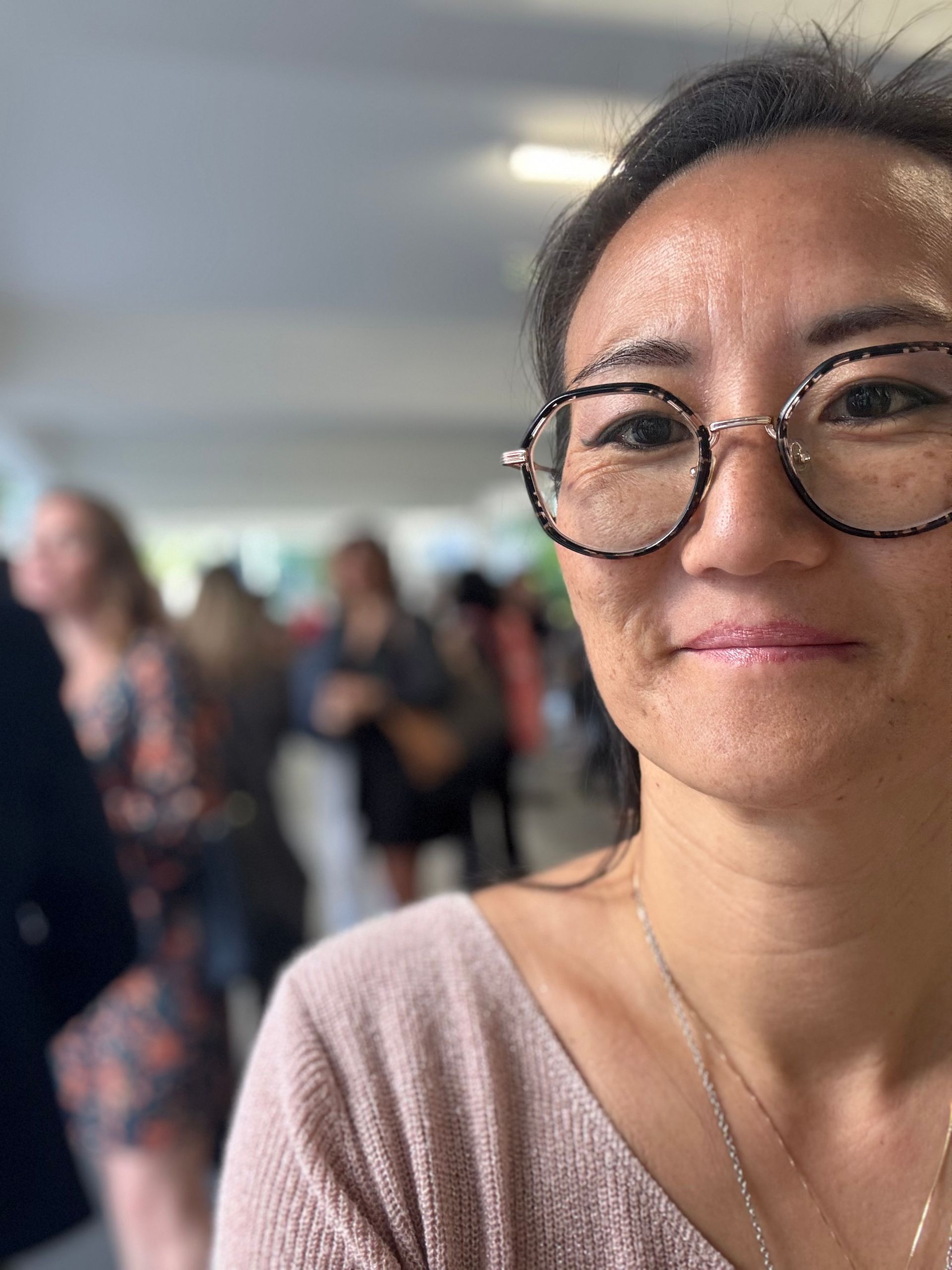 Audacieuse Nature, formation, Réflexologie plantaire, Réflexologie palmaire, Réflexologie auriculaire, Réflexologie faciale, aromatologie, 400h, e-learning, distanciel, asynchrone, synchrone, devenir réflexologue, le métier de réflexologue, se former, reconversion professionnelle, certifiante, certification, Célia Montaigne, formatrice, RNCP, qualiopi, financement par un tiers.