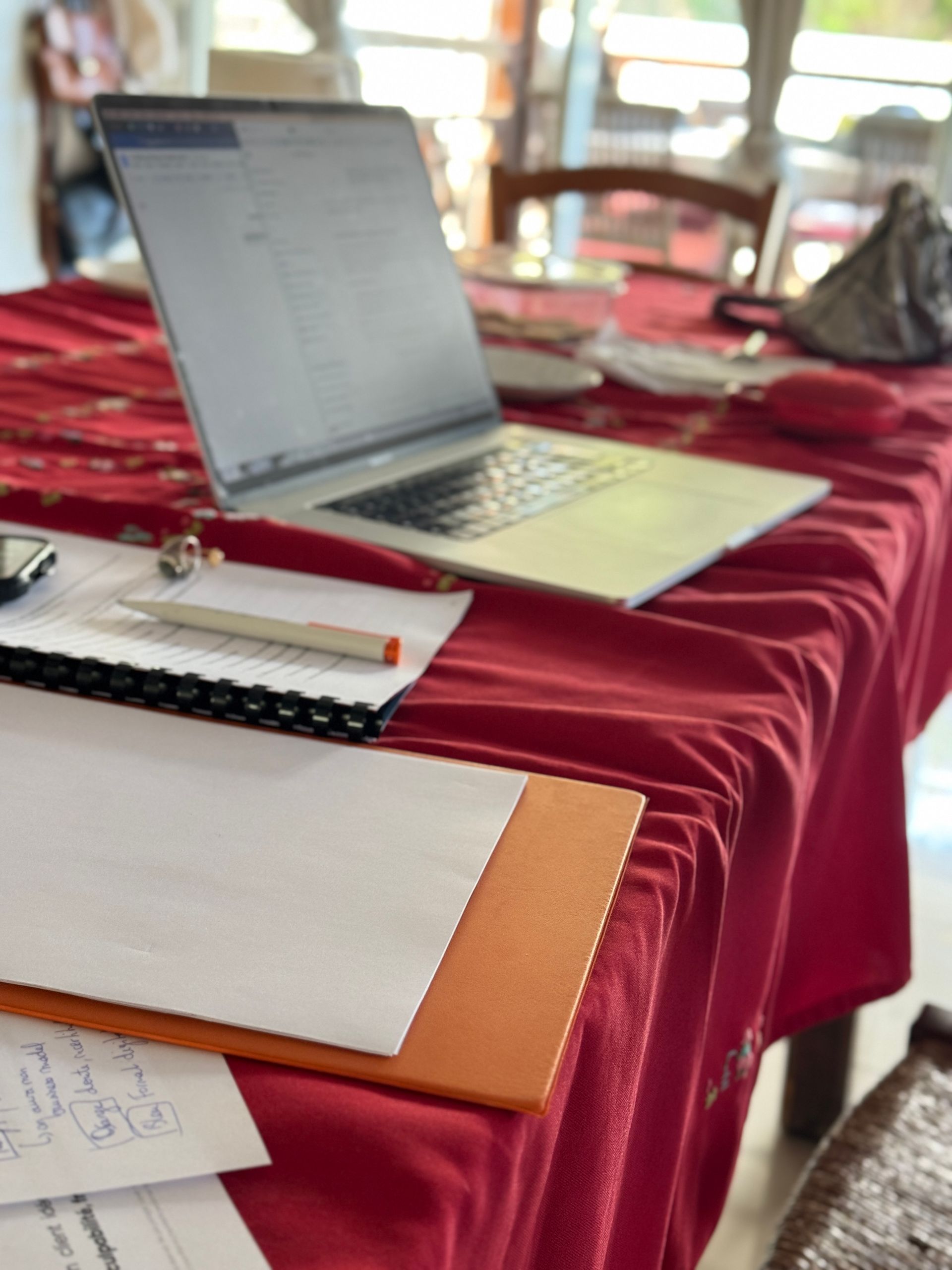 Audacieuse Nature, formation, Réflexologie plantaire, Réflexologie palmaire, Réflexologie auriculaire, Réflexologie faciale, aromatologie, 400h, e-learning, distanciel, asynchrone, synchrone, devenir réflexologue, le métier de réflexologue, se former, reconversion professionnelle, certifiante, certification, Célia Montaigne, formatrice, RNCP, qualiopi, financement par un tiers.