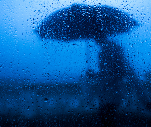 Die kalte und dunkle Winterzeit ist die Zeit des Winterblues.