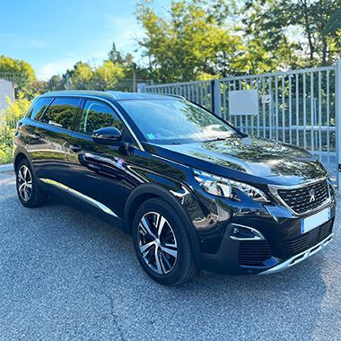 Nos voitures spacieuses et confortables vous offrent une expérience de conduite agréable. Véhicule de Tourisme