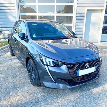 Louez dès aujourd'hui votre véhicule 5 places et partez sur les routes en toute sérénité ! Véhicule 5 places