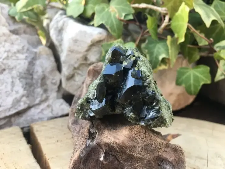 Épidote pierre rare