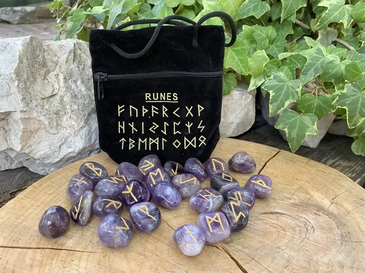 Runes en améthyste naturelle — Le Temple Zen bijoux