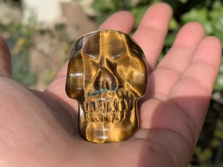 Crâne en œil de tigre naturel— Le Temple Zen bijoux