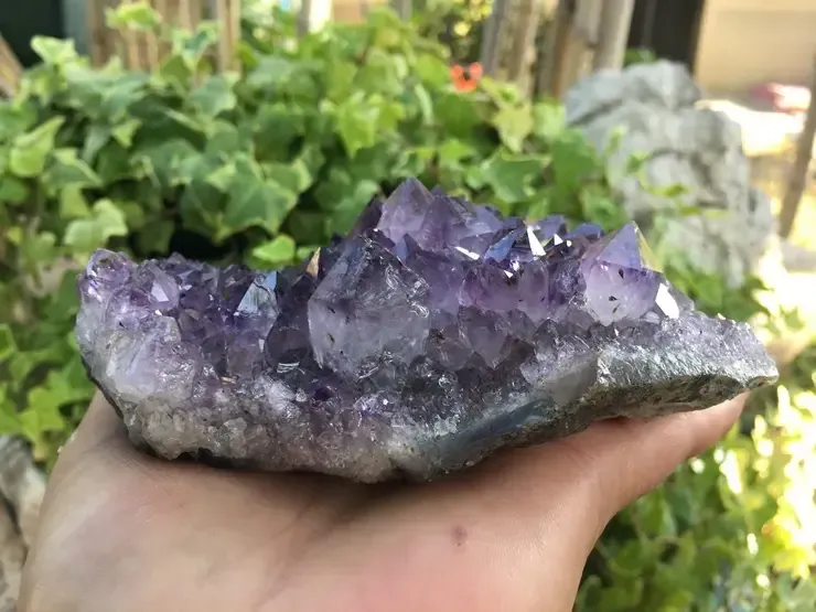Amas d'améthyste naturelle