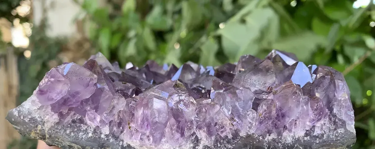Druses et Géodes Améthyste Purification des cristaux et des espaces Druses et Géodes Améthyste Purification des cristaux et des espaces