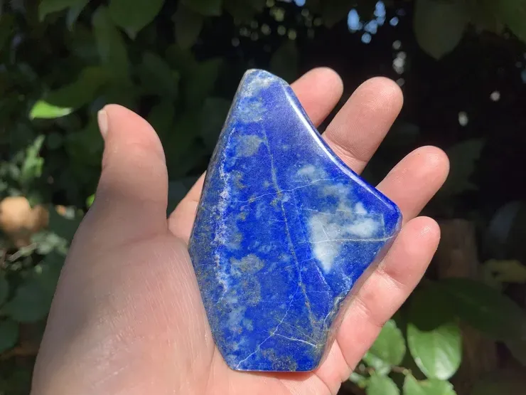 Forme libre en lapis-lazuli naturel Lapis-lazuli naturel pour le travail onirique