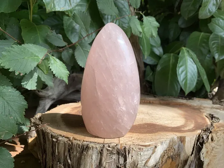 Quartz rose naturel en forme libre