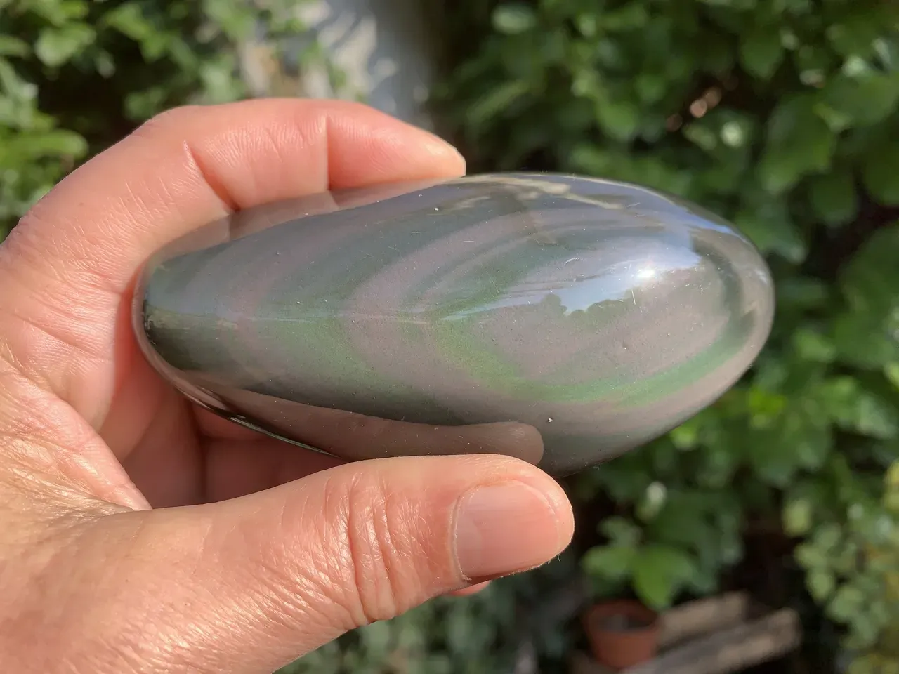 minéraloïde : obsidienne naturelle en galet