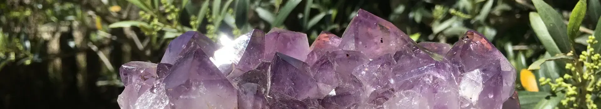 Minéraux et cristaux naturels sélectionnés individuellement Druse d'améthyste naturelle du Brésil