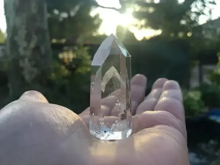 Lithothérapie : Pointe Quartz fantôme pierre naturelle rare