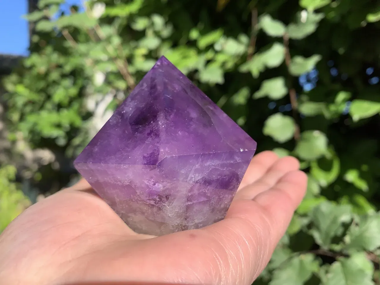 Prisme améthyste fenêtre -cristal naturel rare