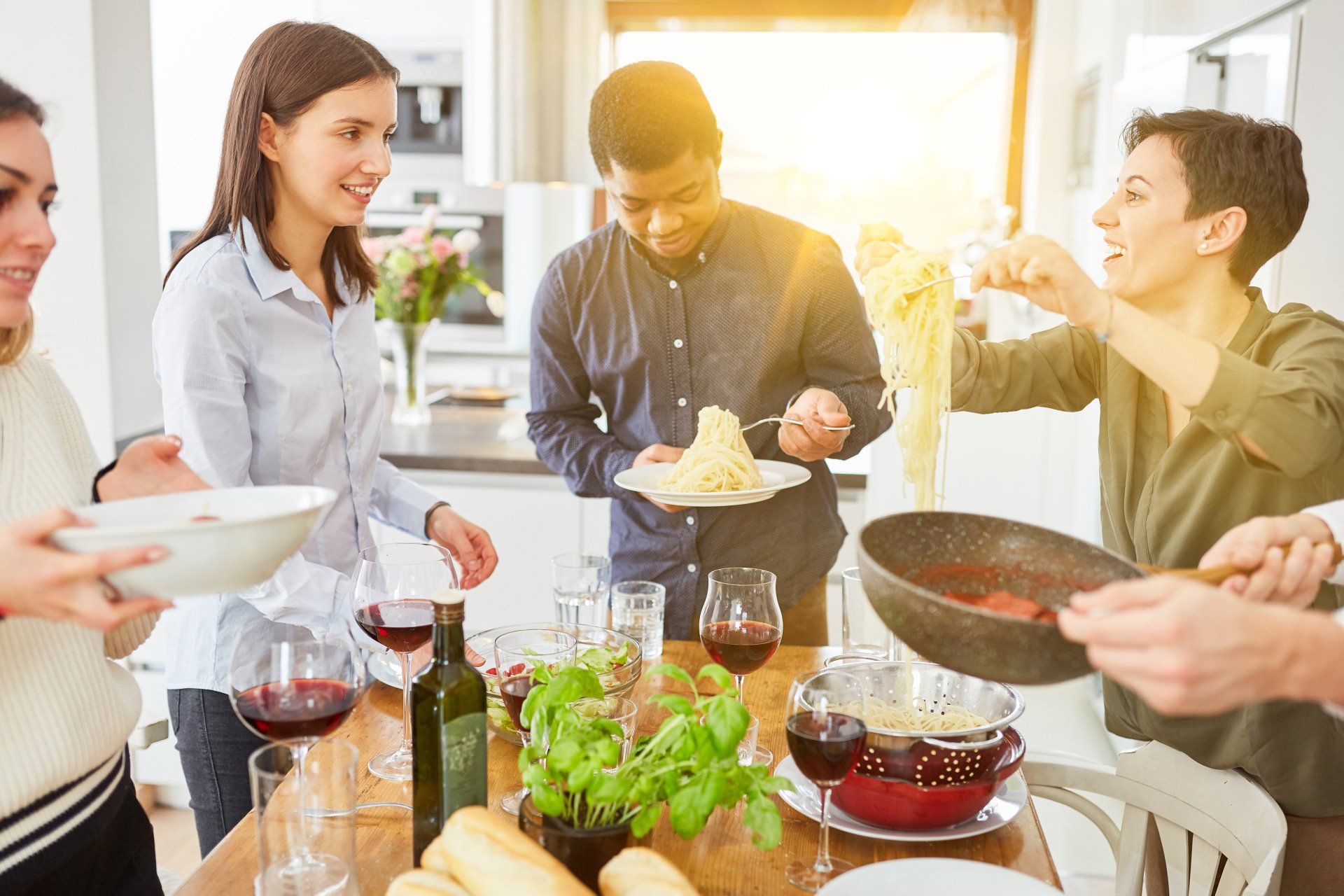 Was zeichnet die Anti-Stress-Ernährung aus?
Was ist der Unterschied zur normalen, gesunden Ernährung?
Warum nehme ich trotz meiner gesunden Ernährung immer mehr zu?
Was hat Stress mit meinem Stoffwechsel zu tun, wie beeinflusst er diesen und führt so zur Gewichtszunahme?