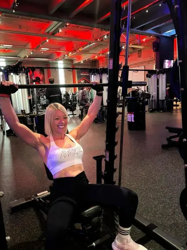 Janine zeugt die Ausführung an der Multipresse