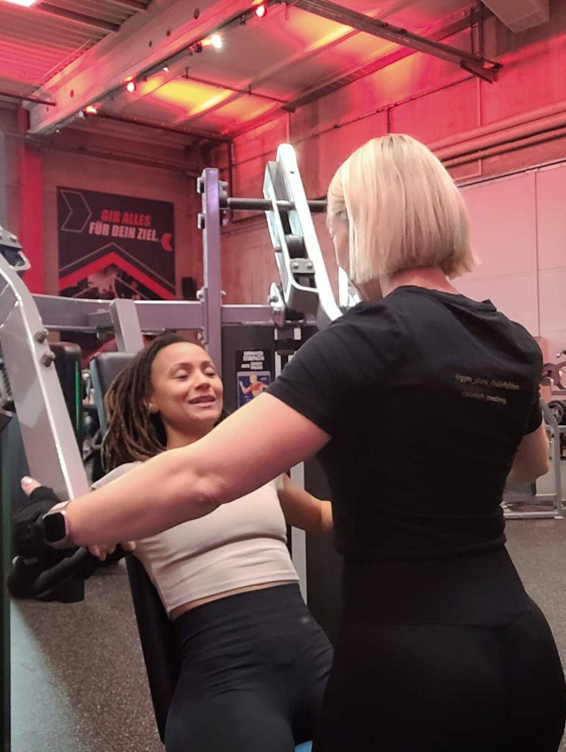 Personal Trainer Janine bei der Burstpresse