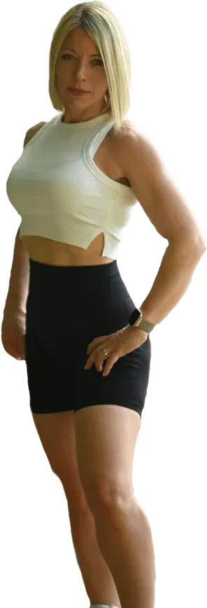 Angepasstes Kabelrudern für definierte Rückenmuskeln Frau betreibt Kabelrudern für einen sexy Rücken