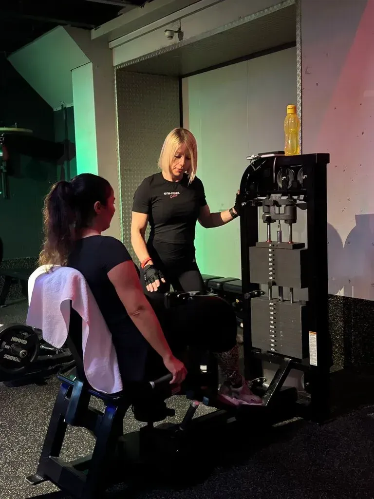 Gemeinsame Übungen an der Beinpresse