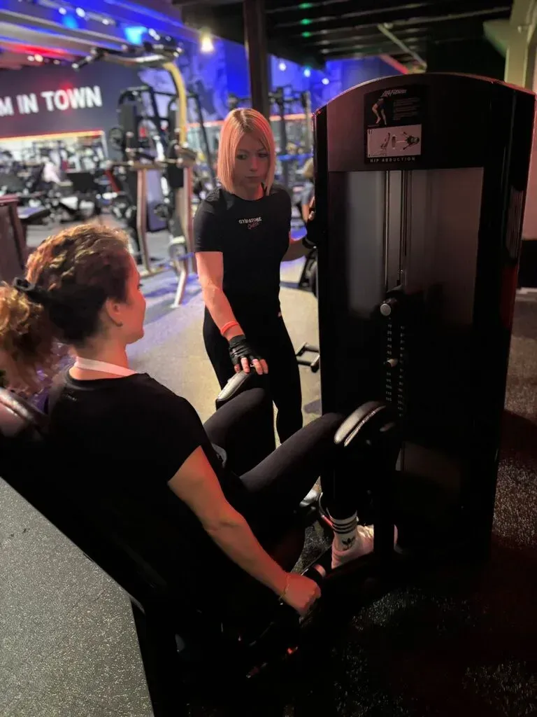 Adduktoren im Trainingsplan von Katharina Janine bei einer Einzelstunde um den Trainingsplan einer Klientin einzustudieren