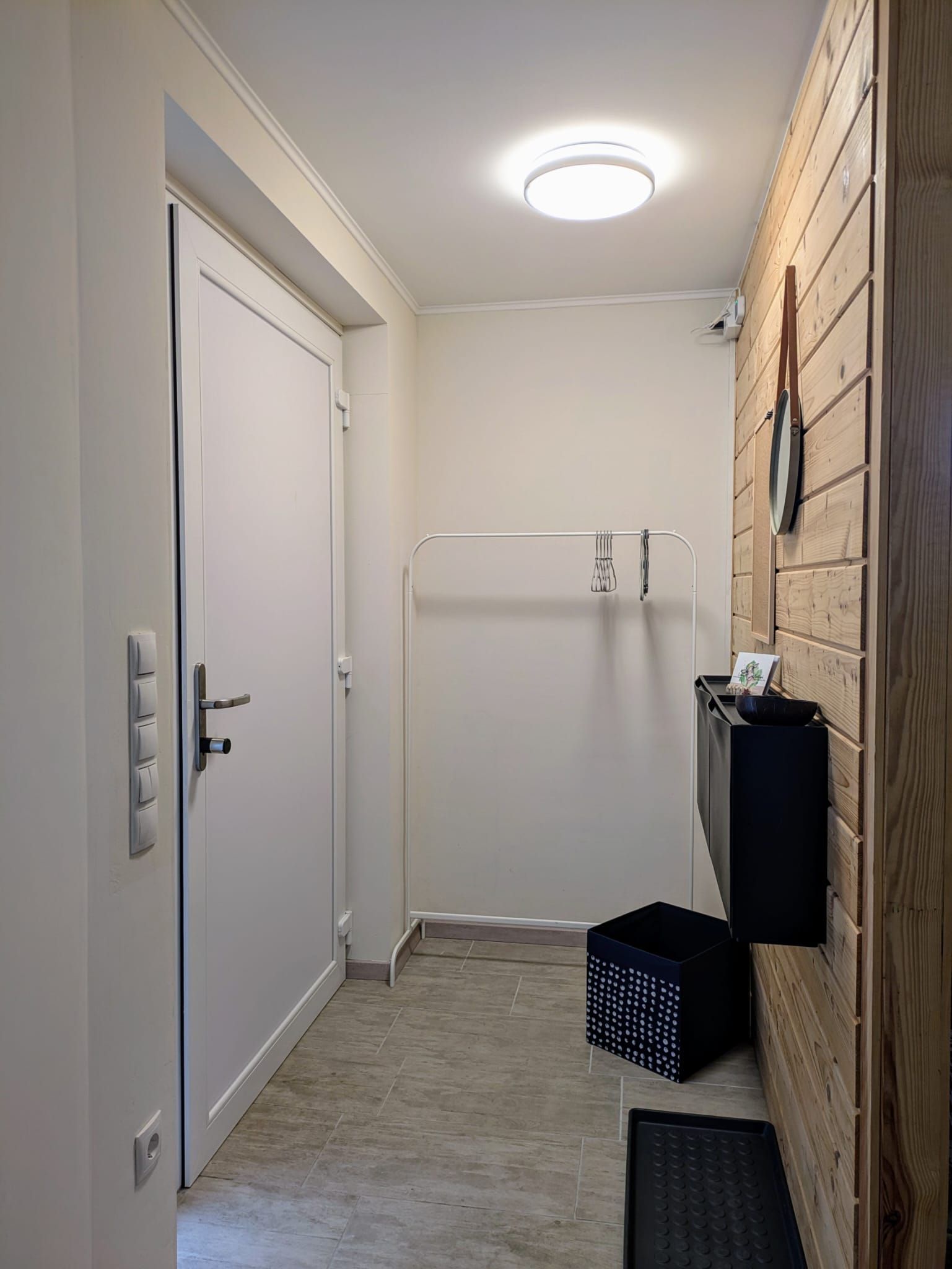 Ferienhaus Am Baumwipfel im Nationalpark Eifel Eingang/Diele mit Schuhschrank, Schuhablage, Spiegel, Garderobe