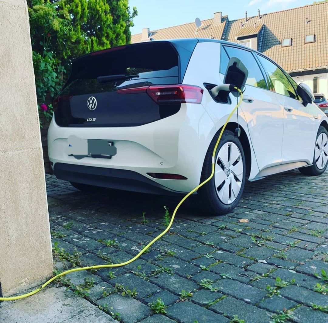 Lademöglichkeit eines E-Auto mit ICCB-Kabel