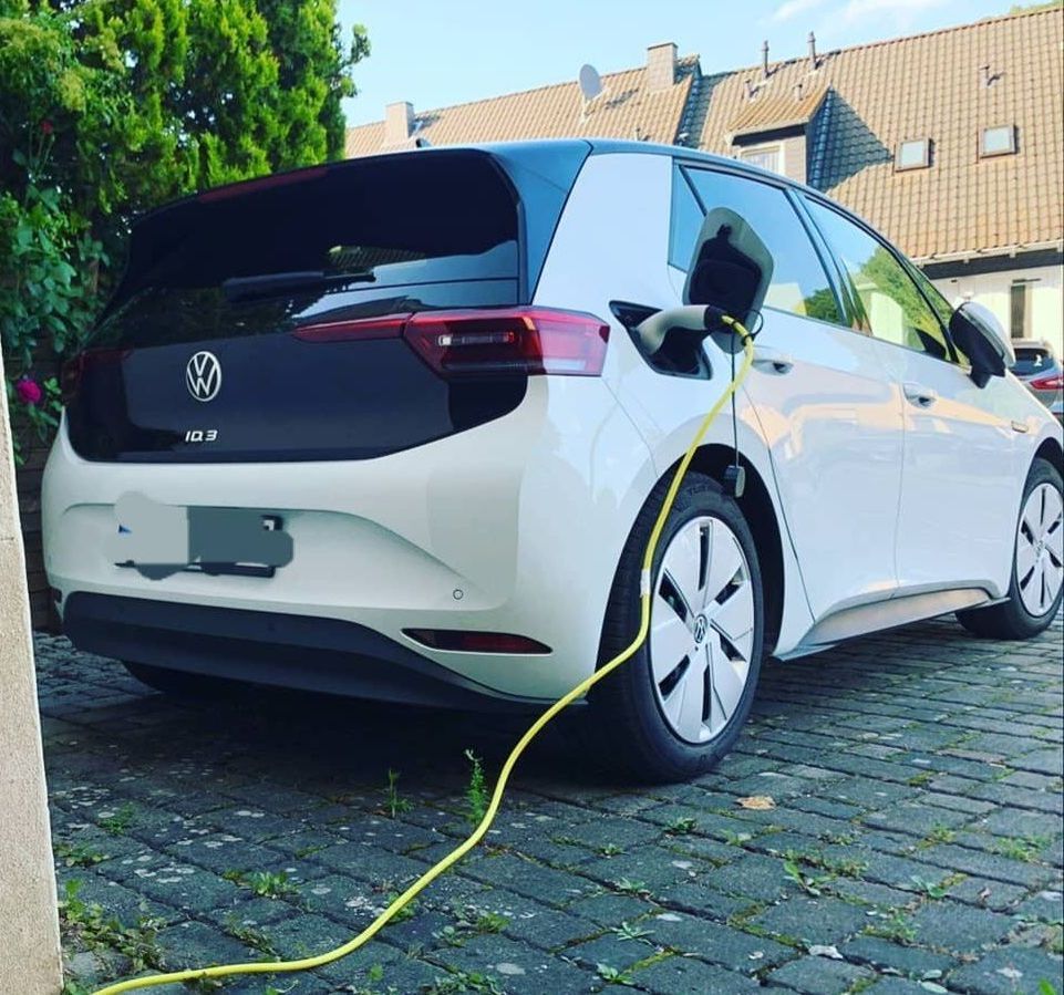 Lademöglichkeit eines E-Auto mit ICCB-Kabel