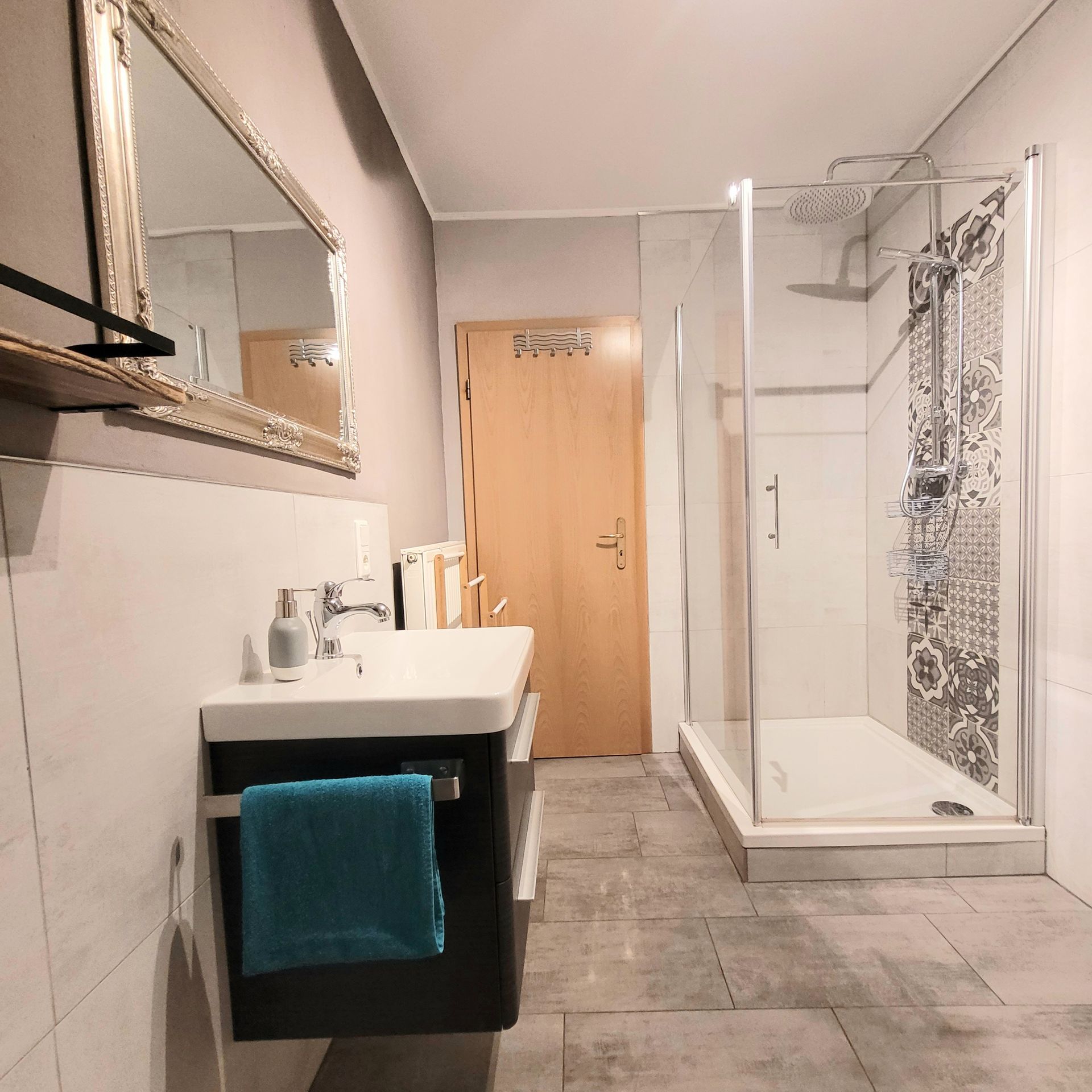 Ferienwohnung Harmonie Badezimmer mit Regendusche