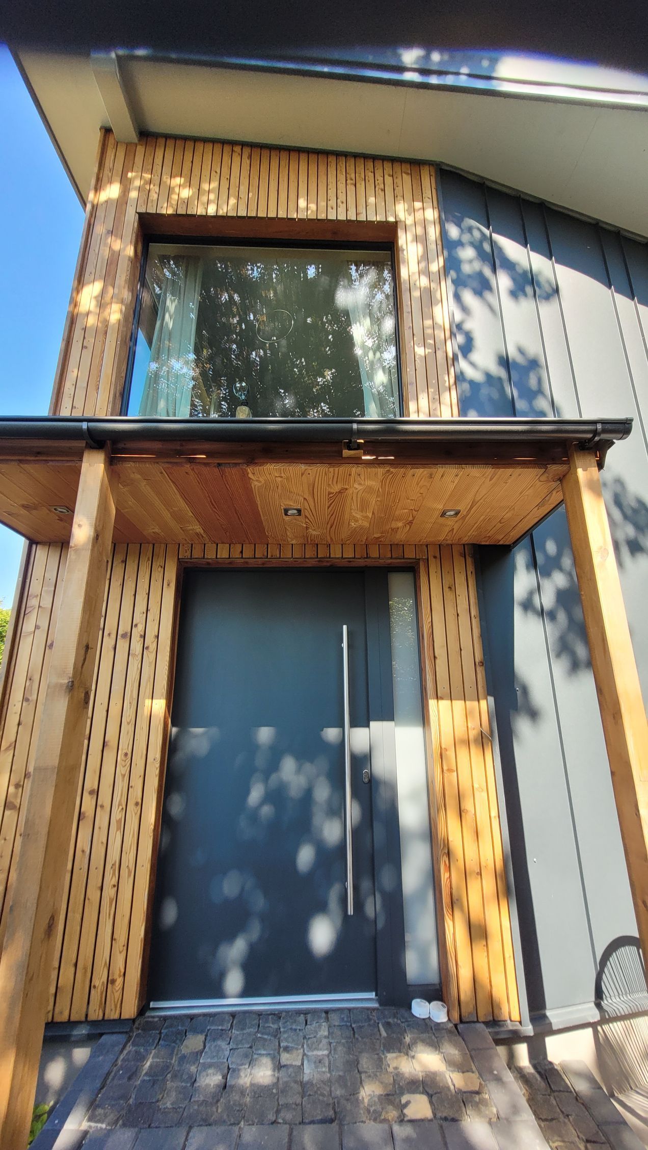 Ferienhaus Am Baumwipfel im Nationalpark Eifel Eingangsbereich mit Schließanlage, elektronisches Türschloss mit Zahlenkombi