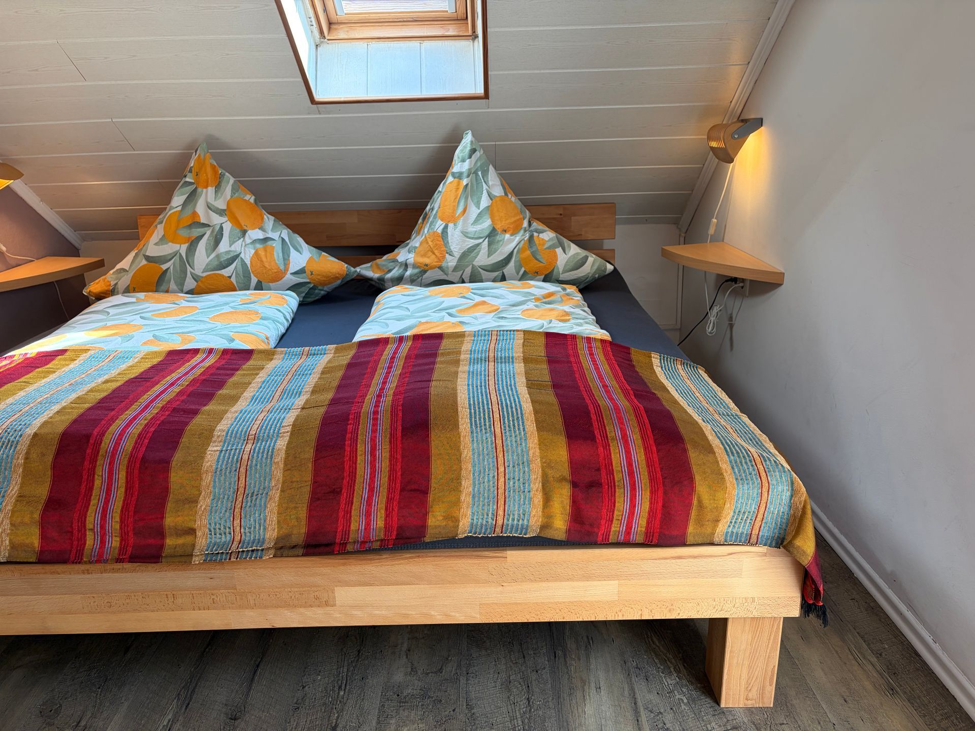 Schlafzimmer auf der ersten Ebene neben Badzimmer