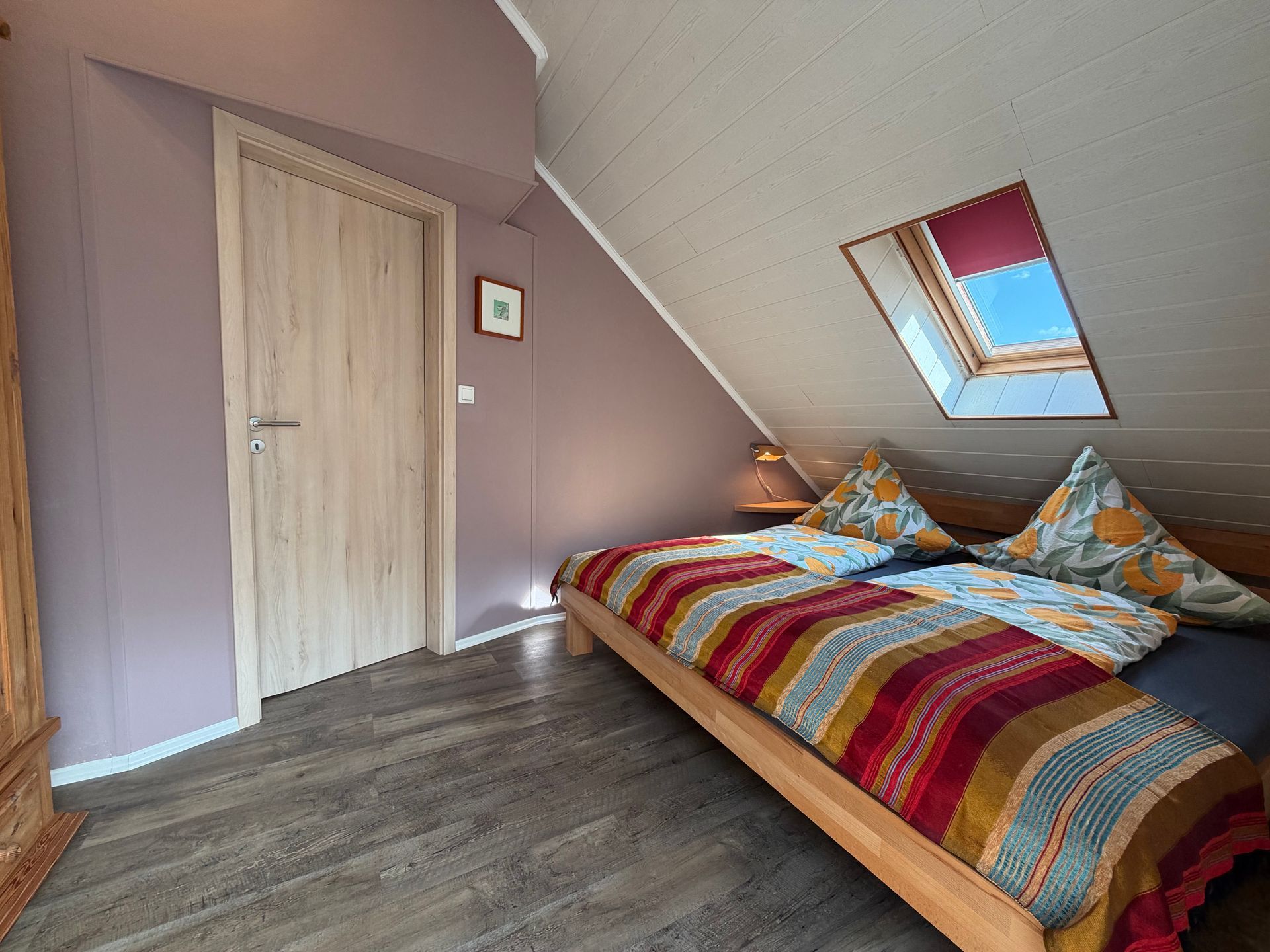 Schlafzimmer auf der ersten Ebene neben Badezimmer