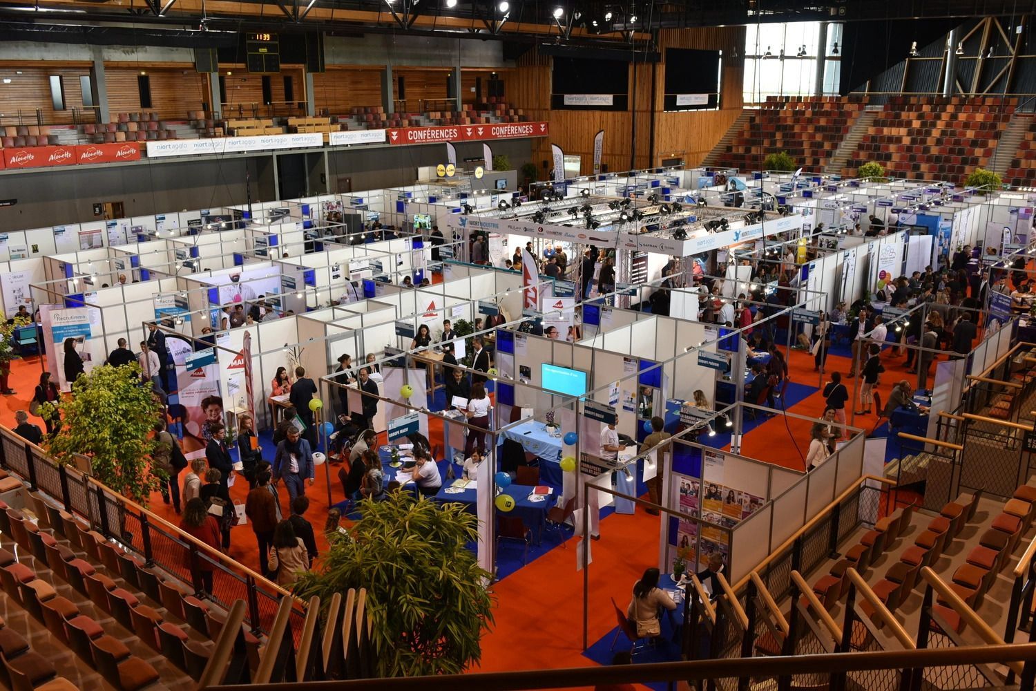 Grande hall de l'Acclameur en configuration salon