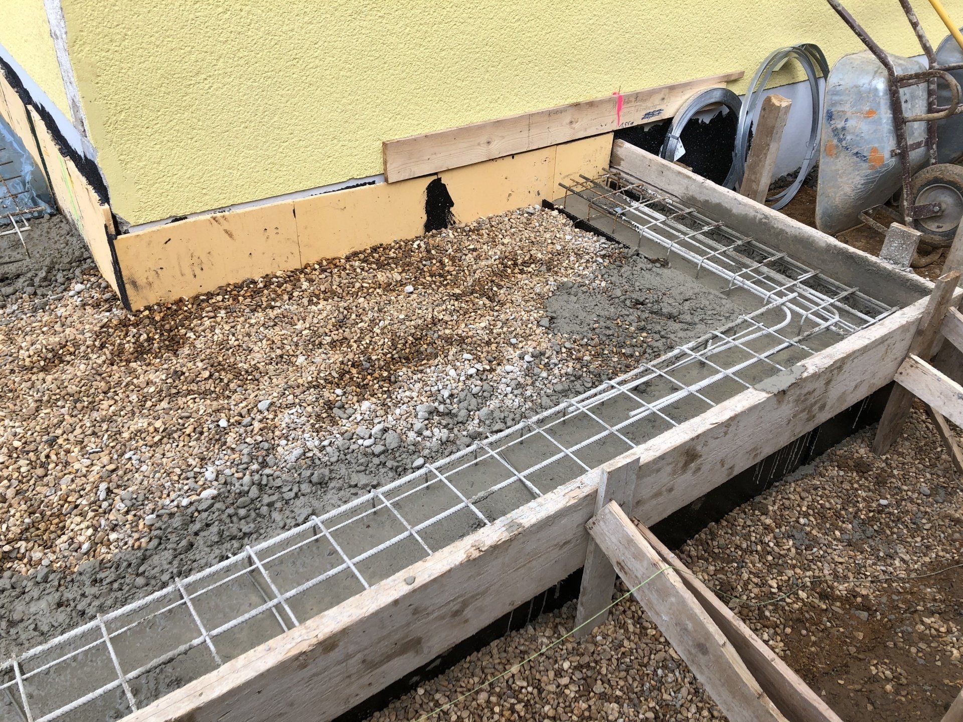 Fundamente für einen Anbau an ein Einfamilienhaus