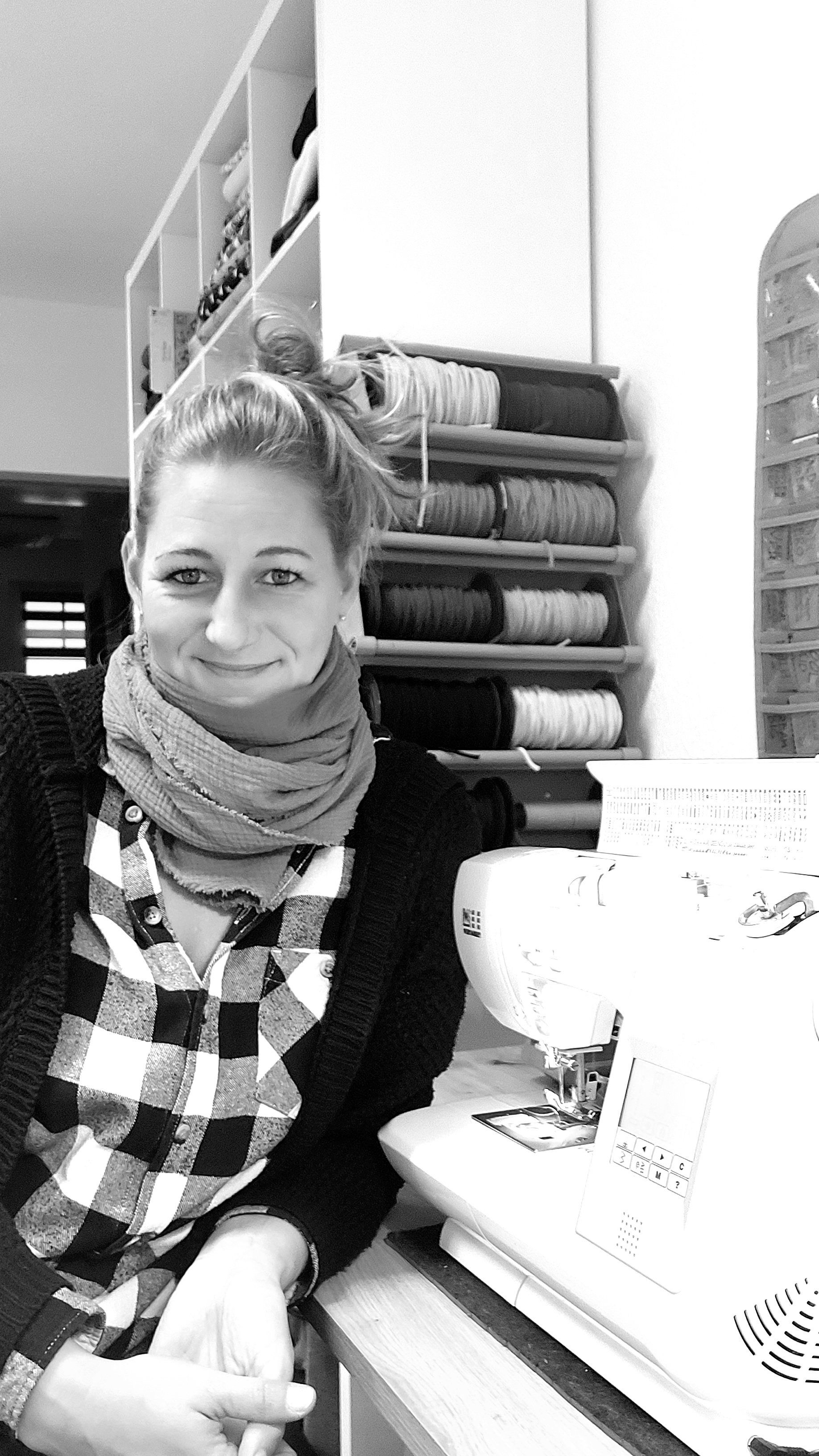 HEY ICH BIN SANDY DIE INHABERIN VON SEGELZAHN KINDERMODE HIER KANNST DU SEHEN WO ICH ARBEITE