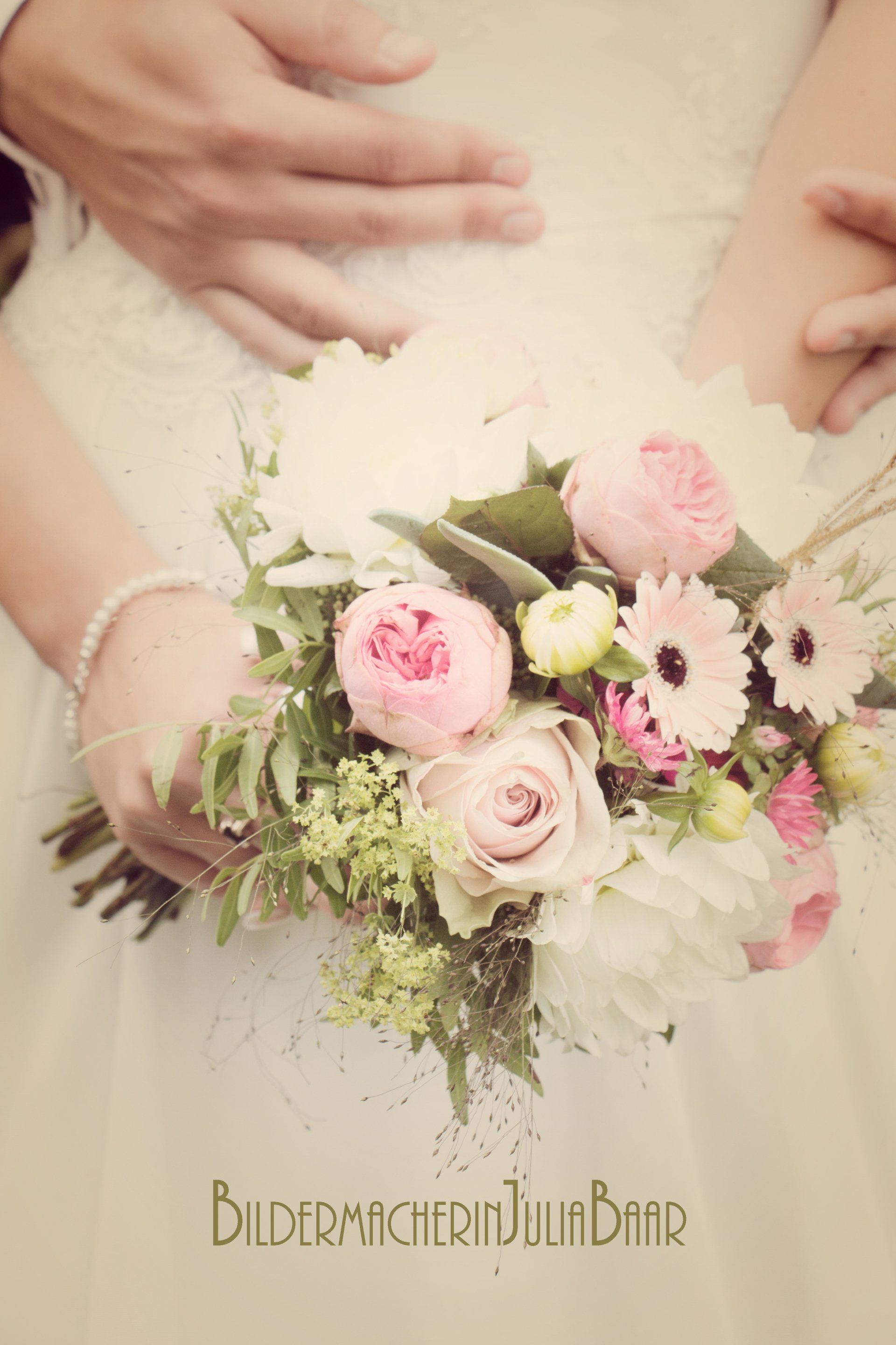 Hochzeitsfotograf Rostock, Fotograf Rostock, Bildermacherin Julia Baar, Bildermacherin Julia Baar, Hochzeitsfotograf, Hochzeitsfotograf Rostock, Hochzeit, Hochzeitsfotografin Rostock, Fotograf Rostock, Vintagehochzeit, Vintagefotograf, Brautstrauß