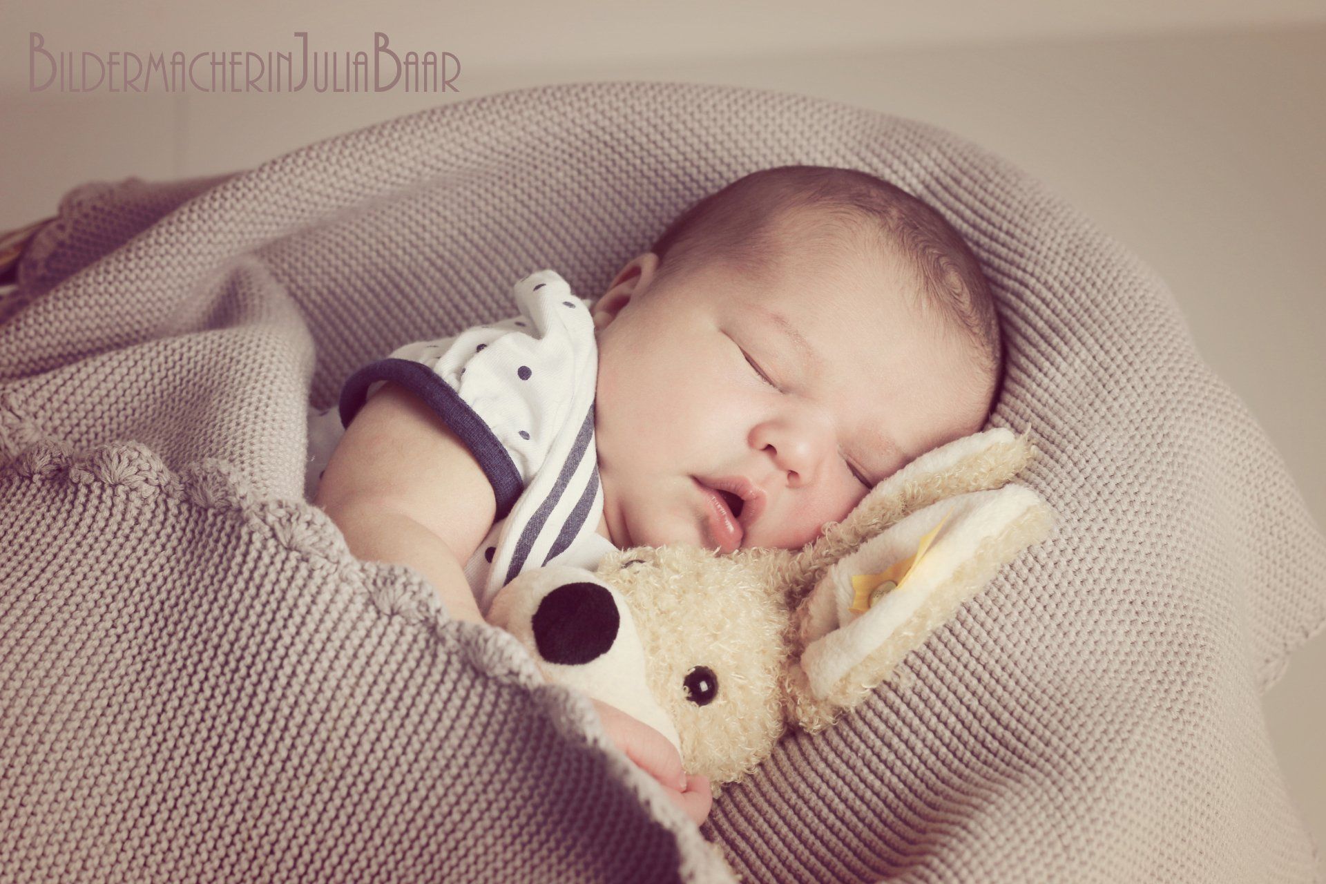 Bildermacherin Julia Baar, Babyfotograf, Babyfotograf in Rostock, Babyfotografin Rostock, Neugeborenenbilder, Familienfotograf, Babyshooting, Babybilder Rostock, Fotograf in Rostock, Fotografin in Rostock, Newbornbilder, Newbornfotograf, Newborn