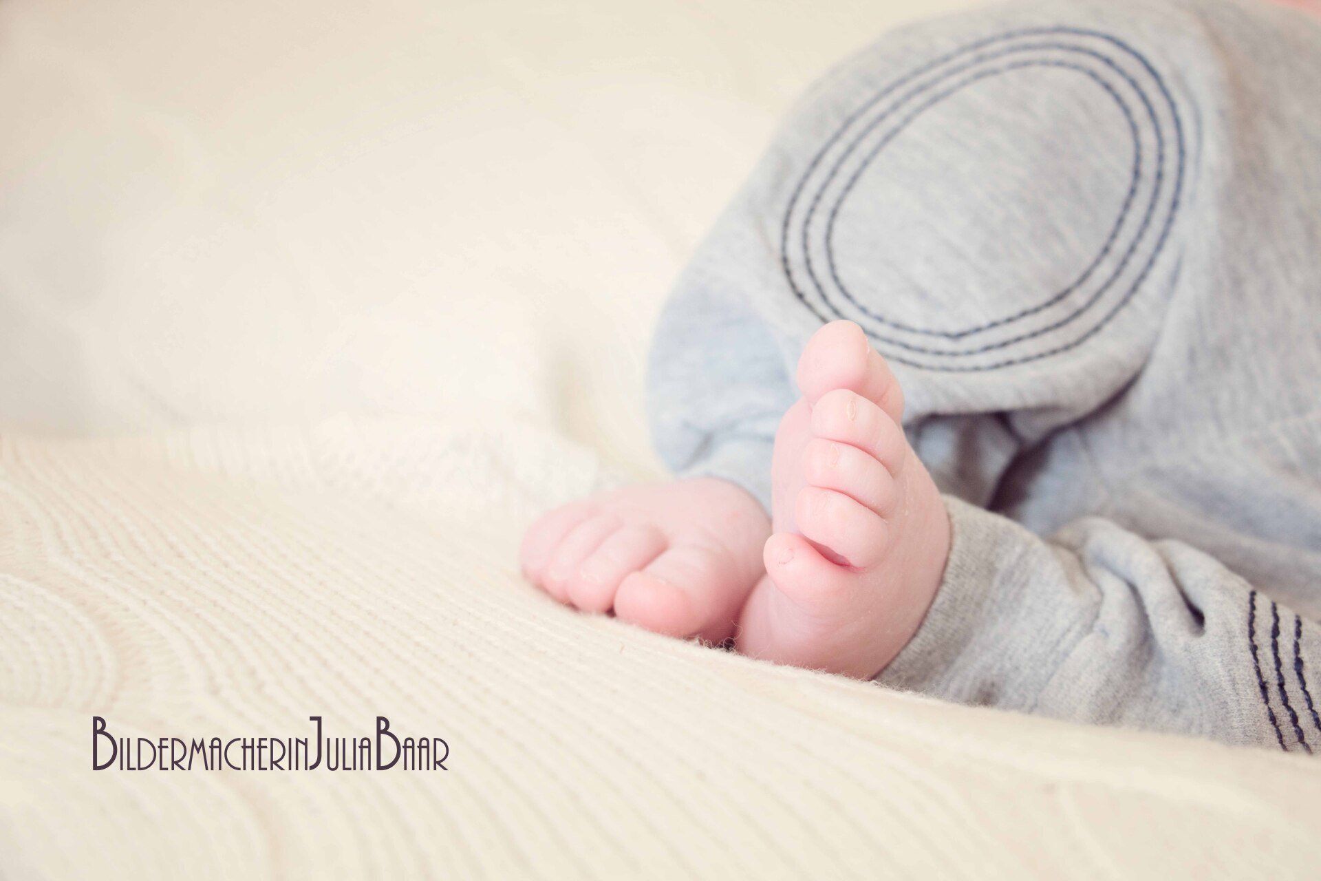 Bildermacherin Julia Baar, Babyfotograf, Babyfotograf in Rostock, Babyfotografin Rostock, Neugeborenenbilder, Familienfotograf, Babyshooting, Babybilder Rostock, Fotograf in Rostock, Fotografin in Rostock, Newbornbilder, Newbornfotograf, Newborn