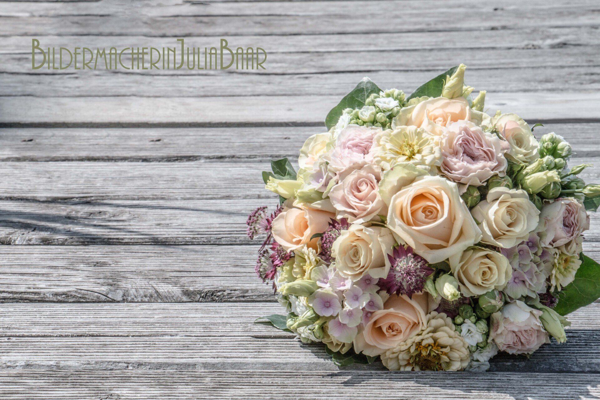 Bildermacherin Julia Baar Bildermacherin Julia Baar, Fotograf in Rostock, Fotografin in Rostock, Familienfotograf Rostock, Kinderfotograf Rostock, Kinderfotografie Rostock, Vintagefotograf Rostock, Vintagebilder Familie, Familienbilder Rostock, Familienfotograf in Rostock, Familienfotografin in Rostock, natürliche Kinderbilder Rostock, natürliche FamilienbilderFotograf in Rostock, Fotograf Rostock, Hochzeitsfotograf, Newborn Fotograf, Babyshooting, Babybild, Babyfoto