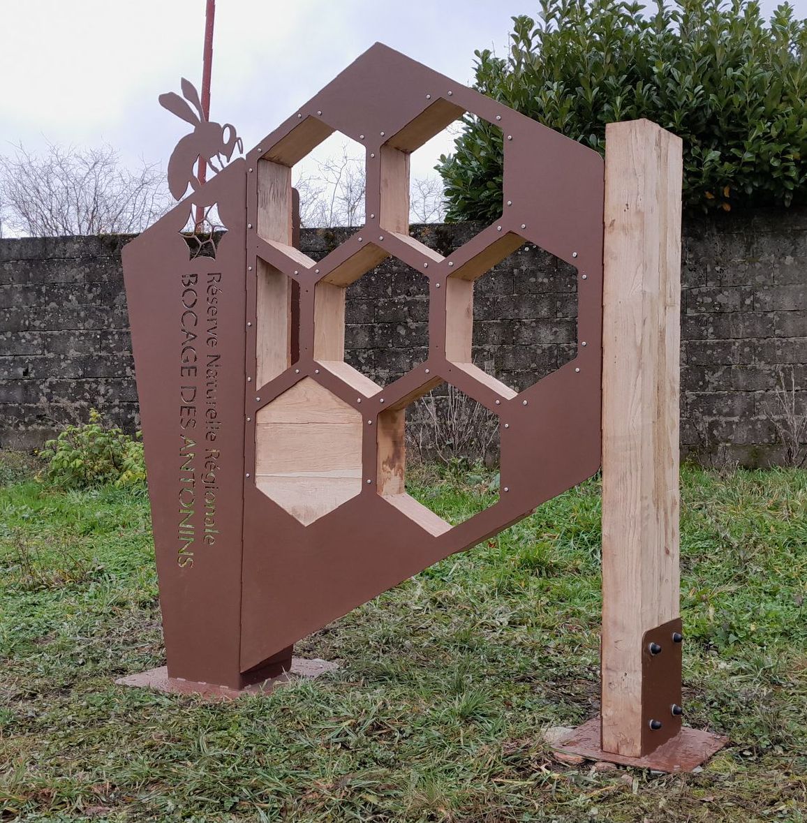 Hôtel à insectes pédagogique