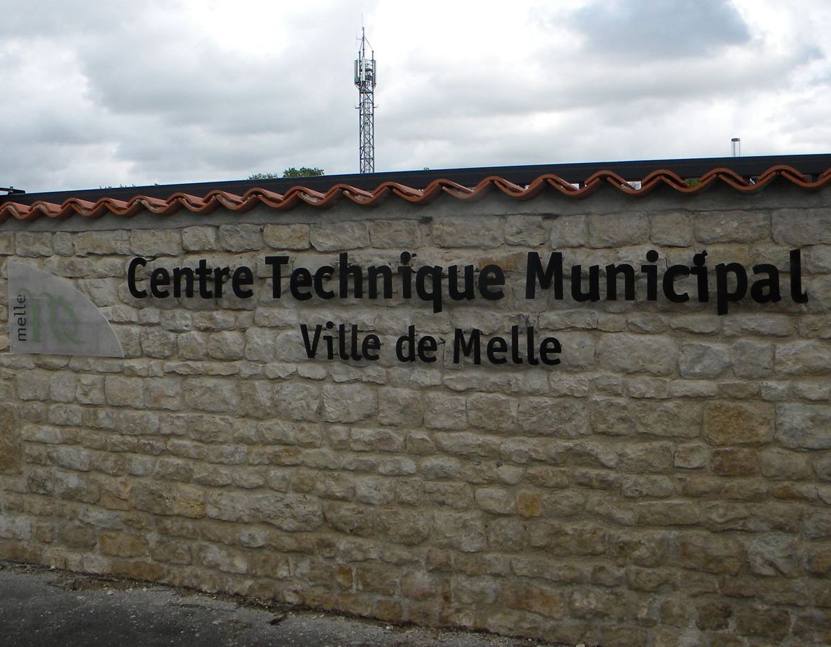 Enseigne de centre technique municipal en acier