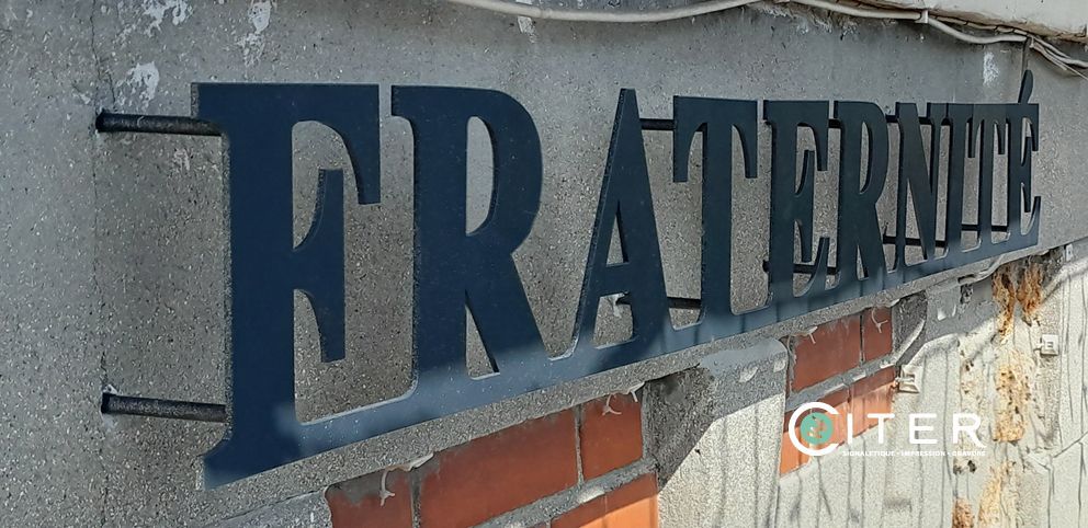 Enseigne de mairie en acier avec devise républicaine